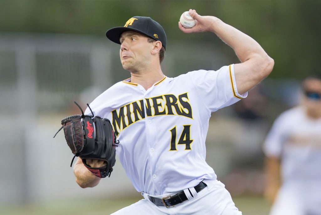 Rob Hensey pitching (photo by Phil Hoops)