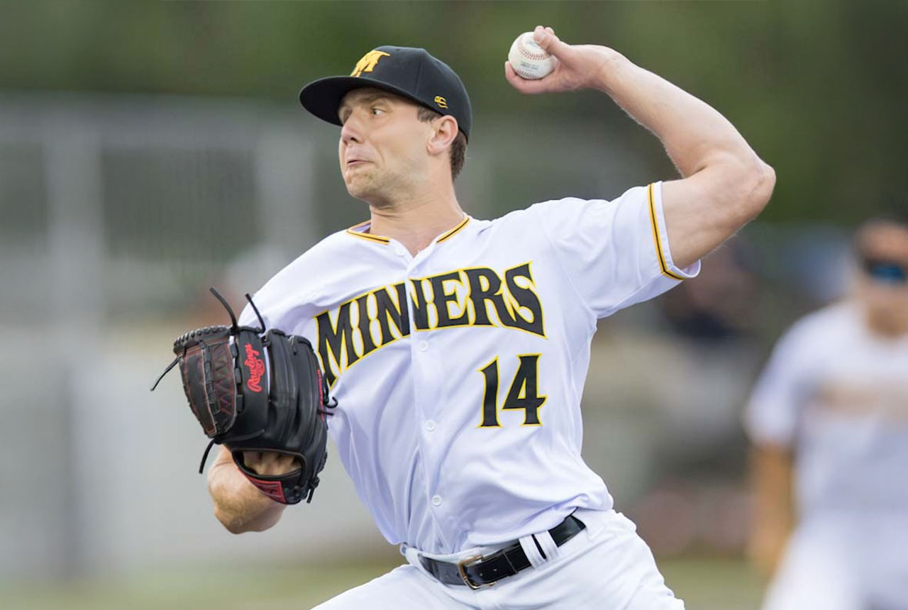 Rob Hensey pitching (photo by Phil Hoops)