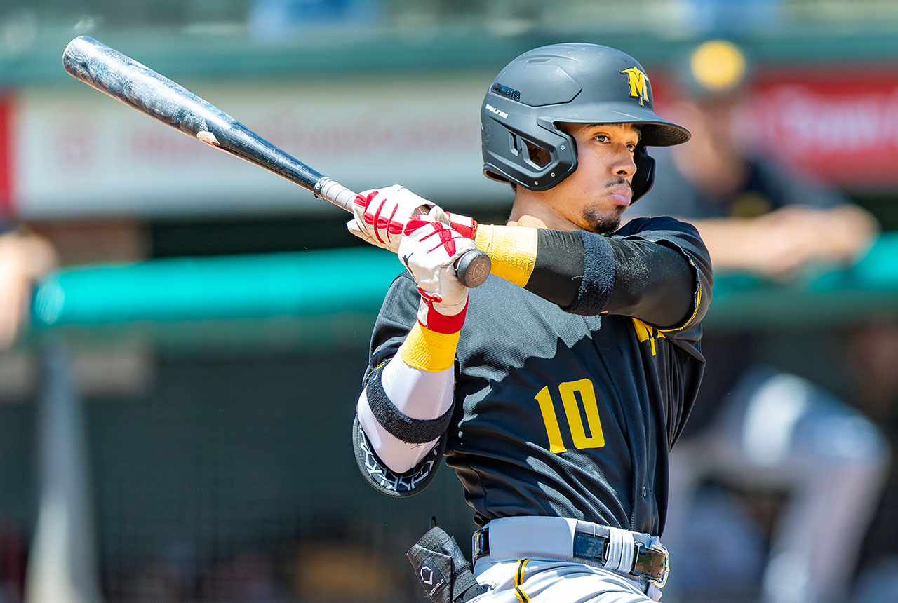 Gabriel Maciel hitting (photo by Phil Hoops)