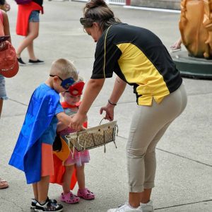 A Sussex County Miners intern interacts with young fans at Skylands Stadium.